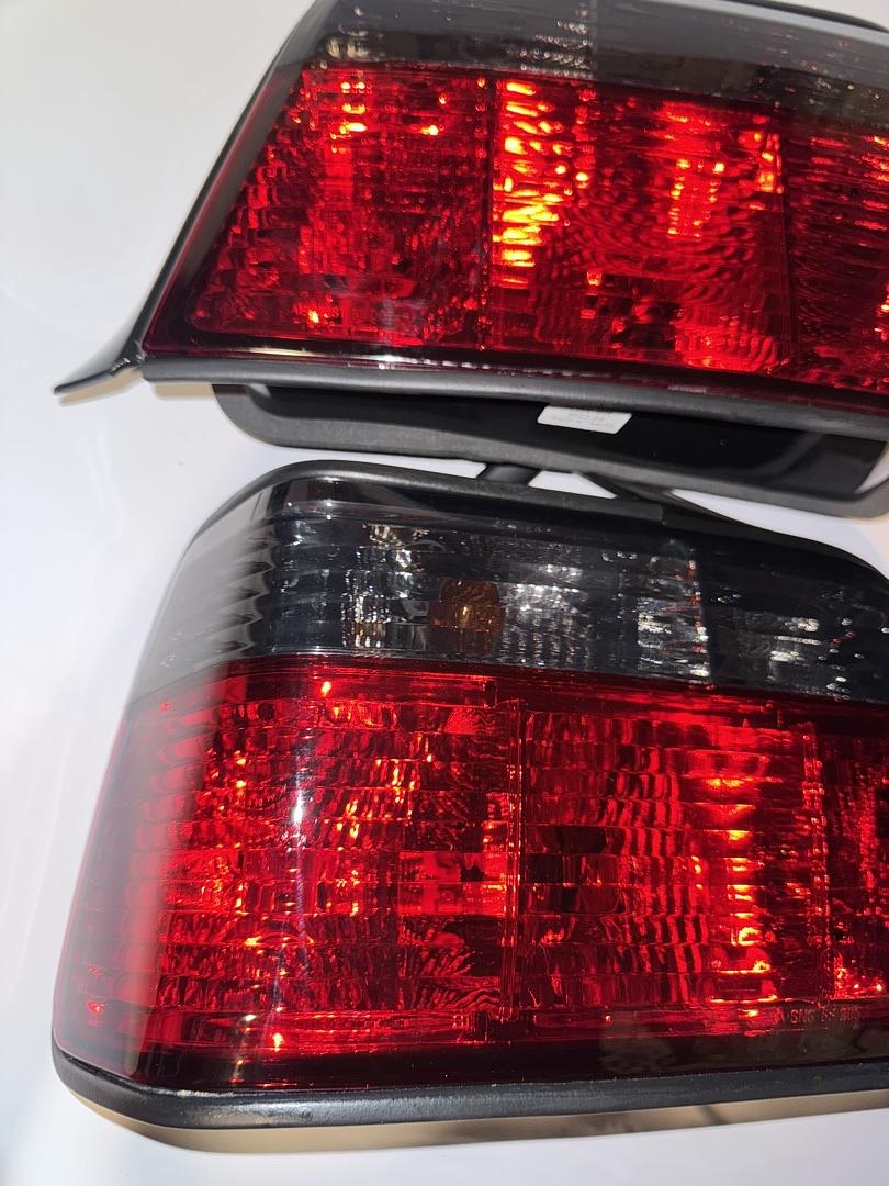 92-96 BMW 318i Sedan 92-95 320i 97-98 323i 92-98 325i 97-98 M3 Sedan Taillights