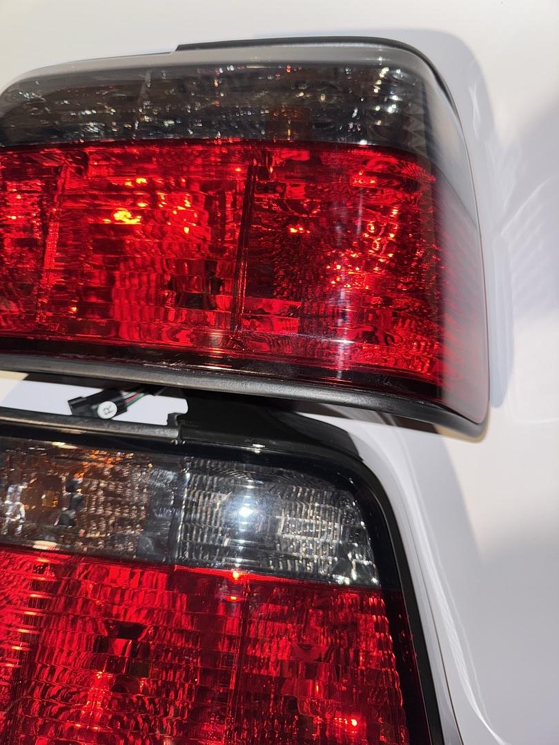 92-96 BMW 318i Sedan 92-95 320i 97-98 323i 92-98 325i 97-98 M3 Sedan Taillights
