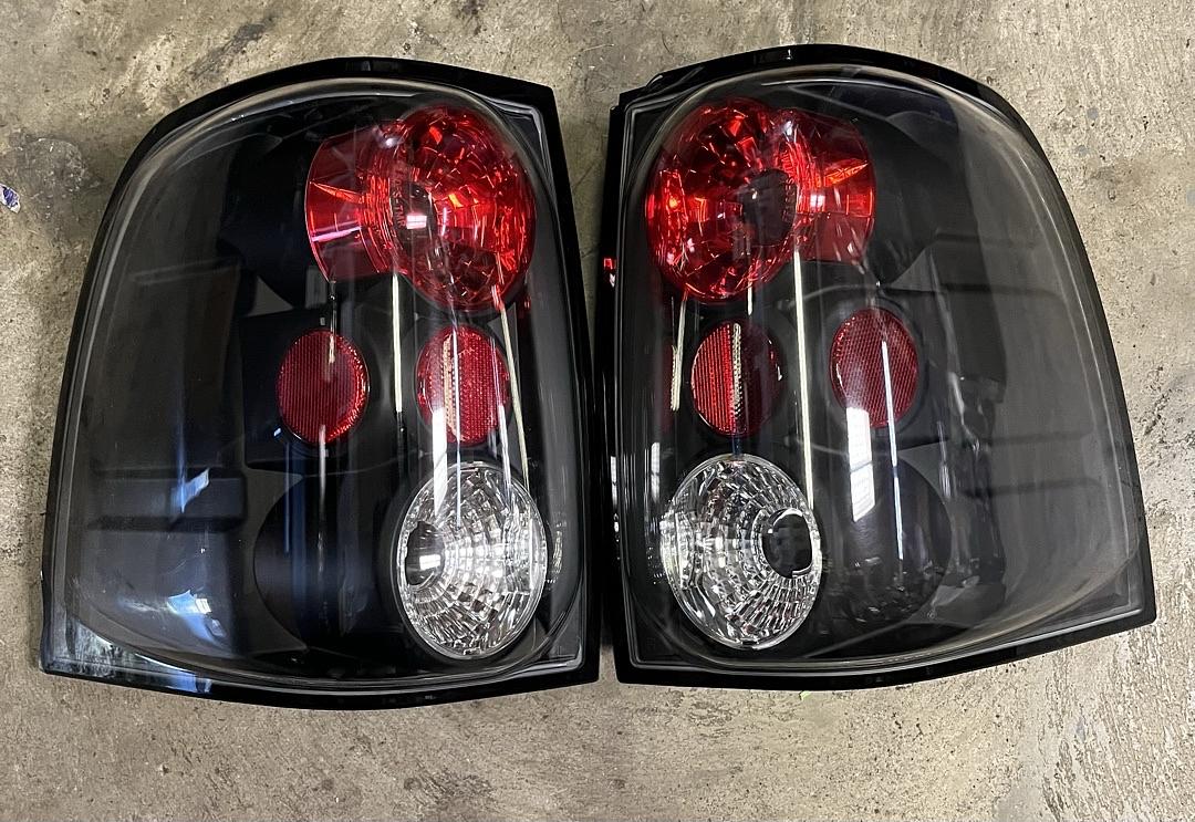 As is 03-06 Ford Expedition Taillights