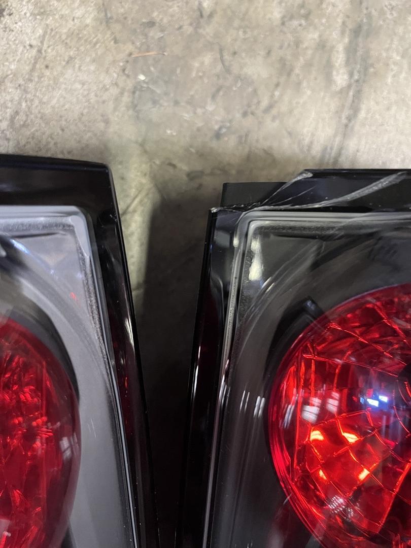 As is 03-06 Ford Expedition Taillights