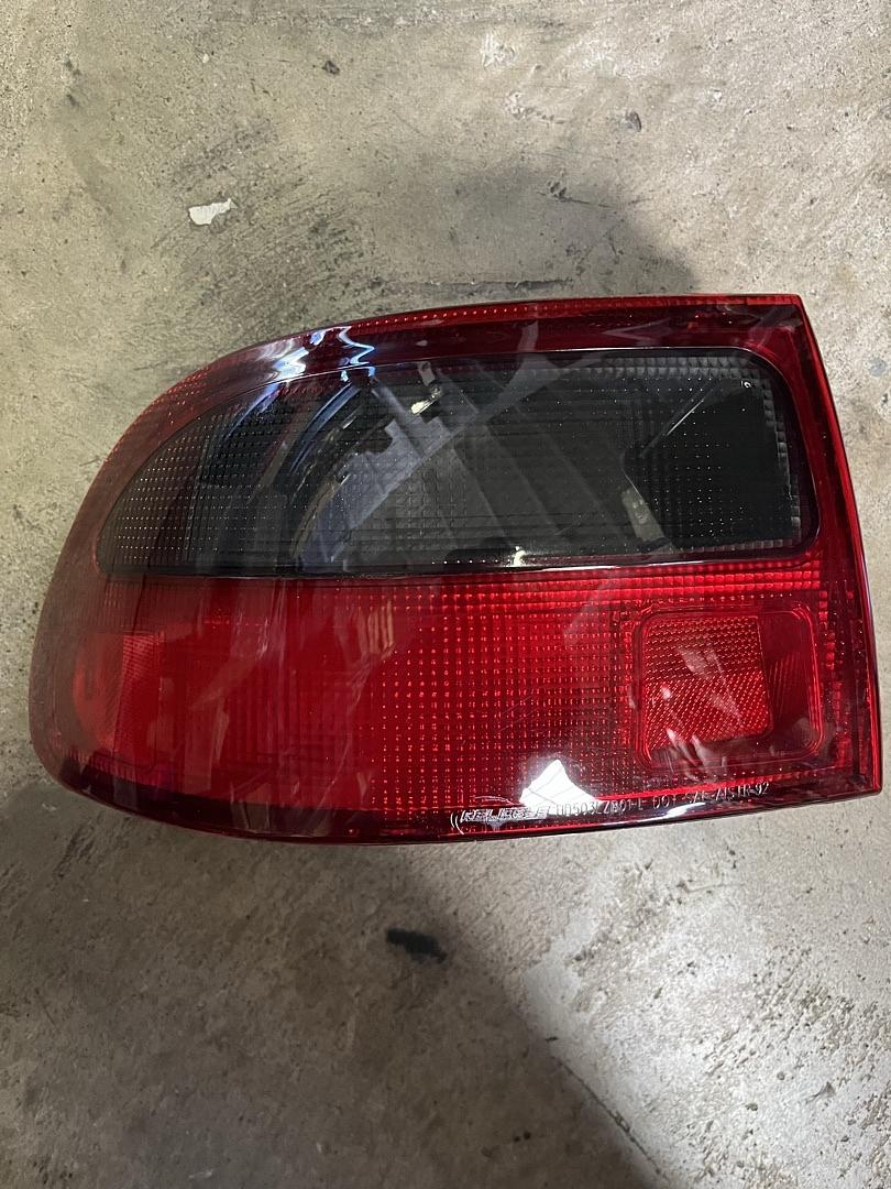 92-95 Honda civic Outer Tailight Left