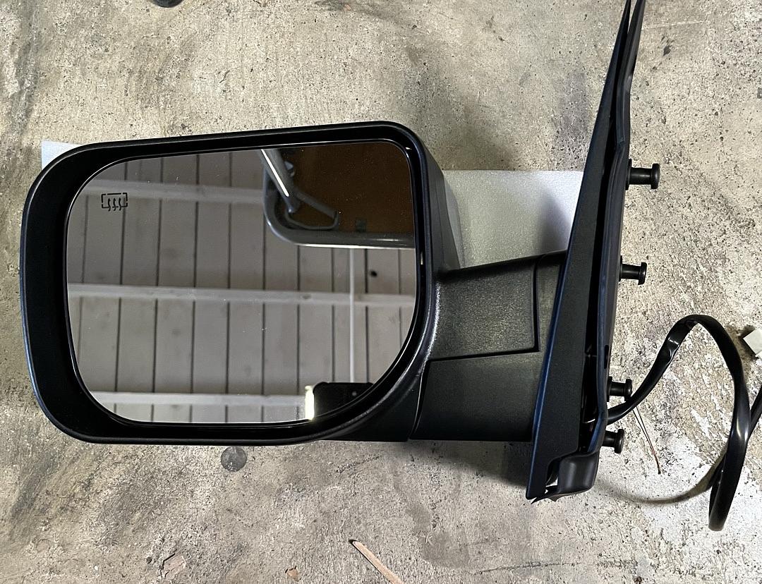 2005 to 2015 Nissan Armada left side mirror espejo retrovisor chofer conductor