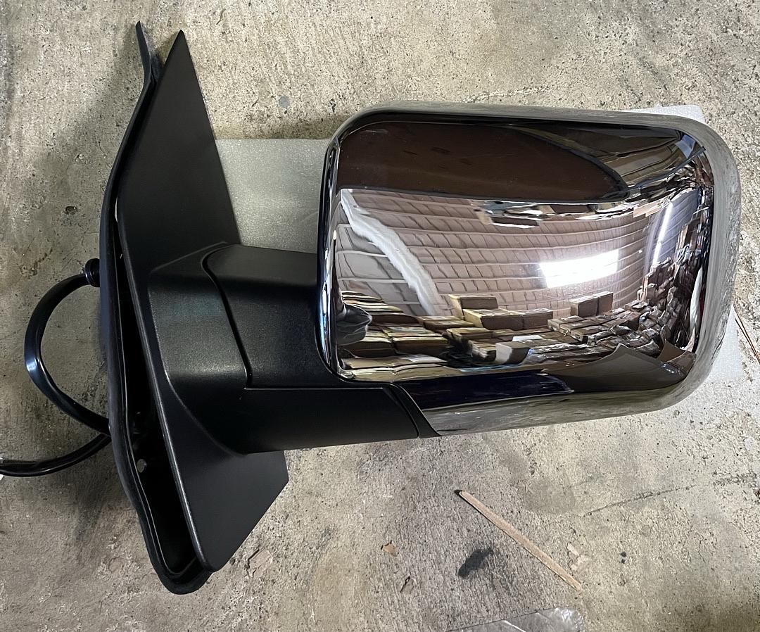 2005 to 2015 Nissan Armada left side mirror espejo retrovisor chofer conductor