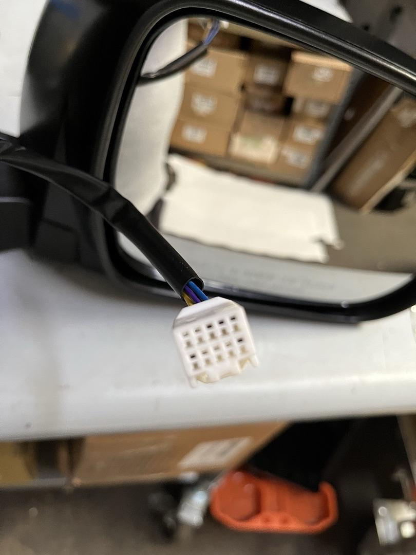 2004 to 2010 Toyota Sienna Right Passenger Side Mirror Espejo Derecho Pasajero