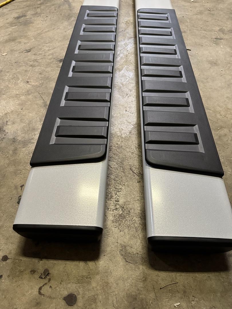 2007 to 2018 Chevrolet Silverado GMC Sierra Crew Cabs Running boards Estribos Side step 6 inches
