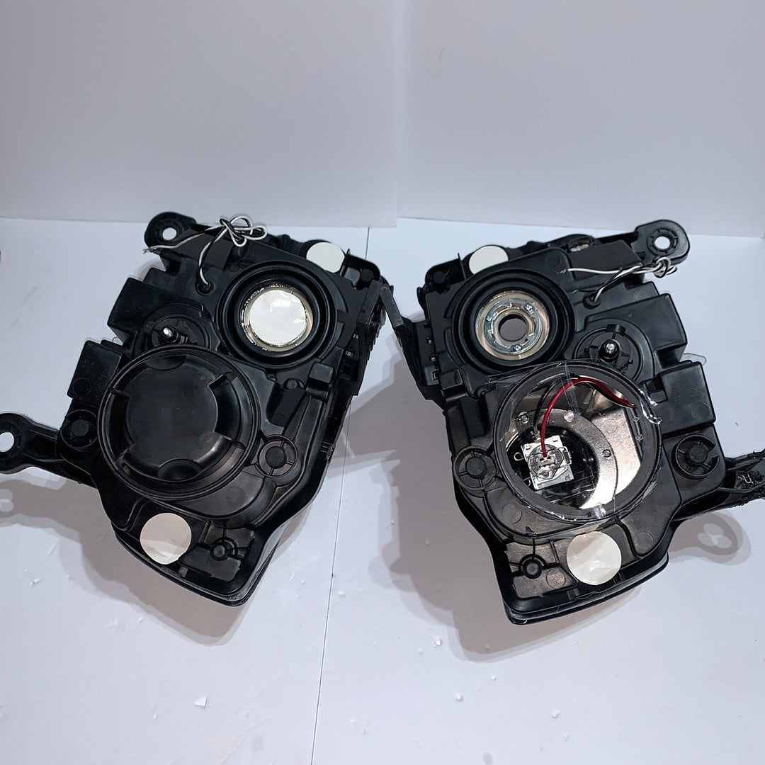 Hl-hpl-jgc14-bk-am. Jeep Grand Cherokee Black Housing LED Projector Headlights for 2014 to 2016.