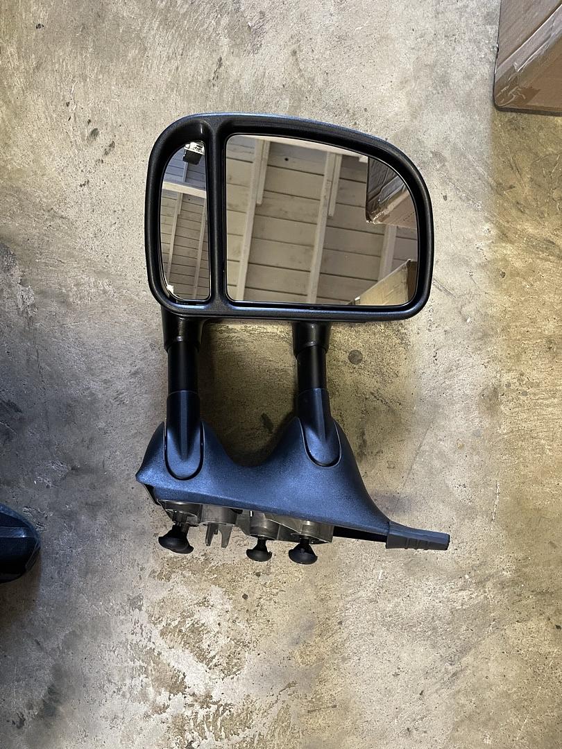 (NEEDSREFURBISH)Twm-004-t111-bk-l. Left Towing Mirror for Ford F-250/F-550 for 1999 to 2007