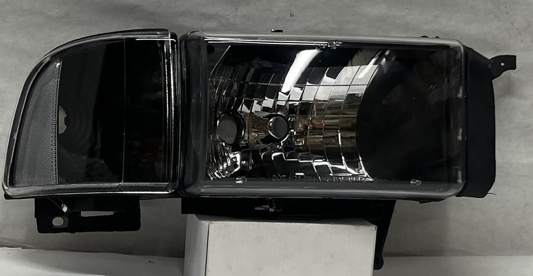 Black Housing Headlights Replacement For 94-01 dodge ram