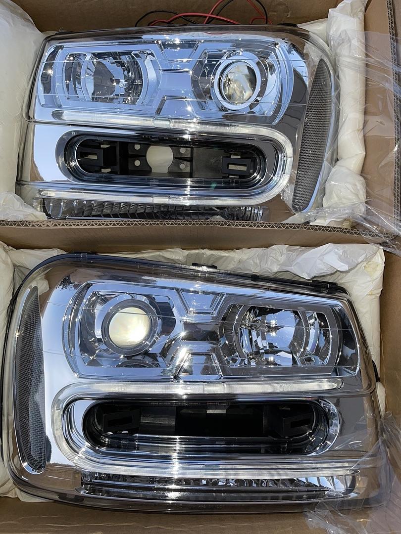 02-09 chevy trailblazer chrome clear headlights
