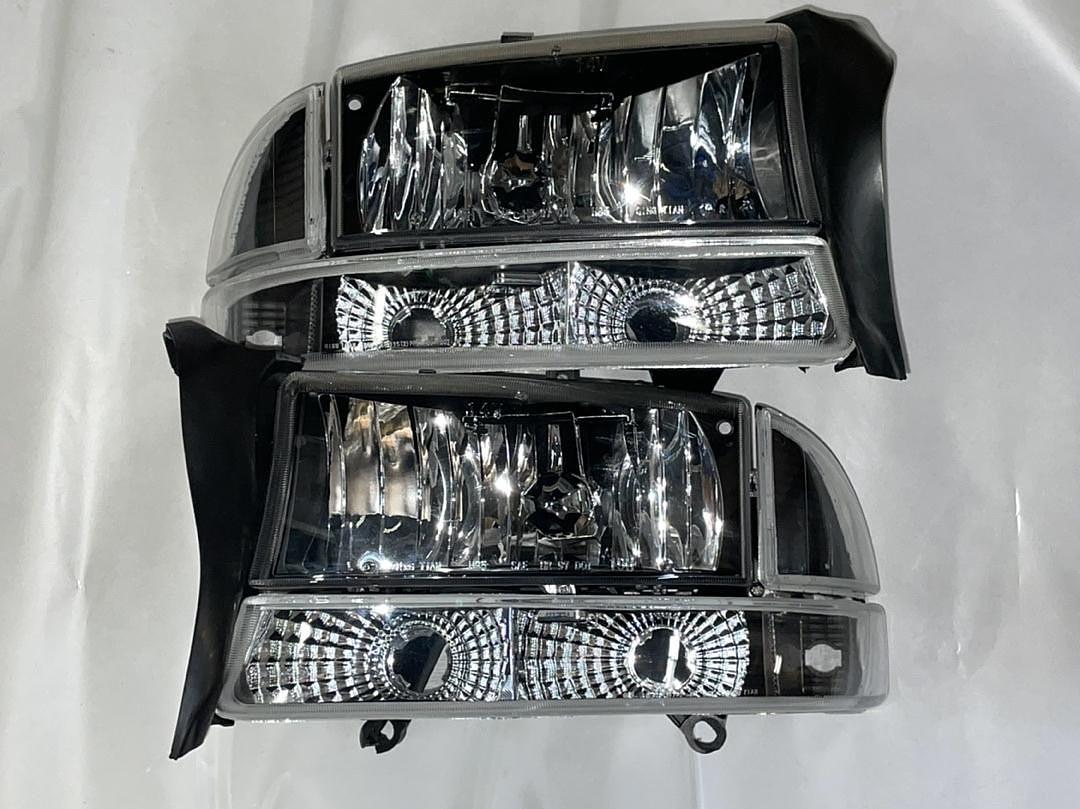 97-04 Dakota/Durango Black Headlight