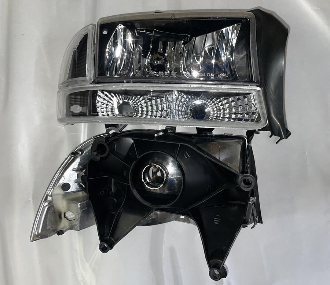 97-04 Dakota/Durango Black Headlight