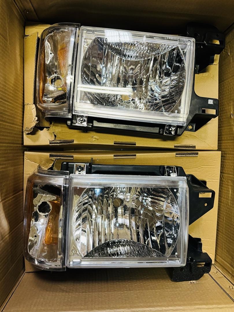 Headlights Ford F-150 / F-350 / Bronco chrome housing Headlights For 1987 To 1991