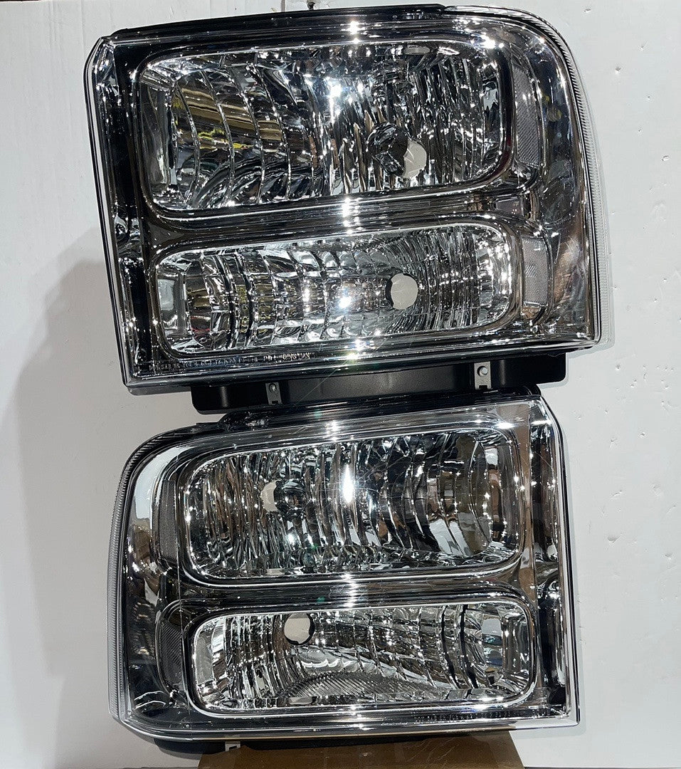 . Headlights. Ford F-250 / F-550 Super Duty Headlights For 2005 To 2007