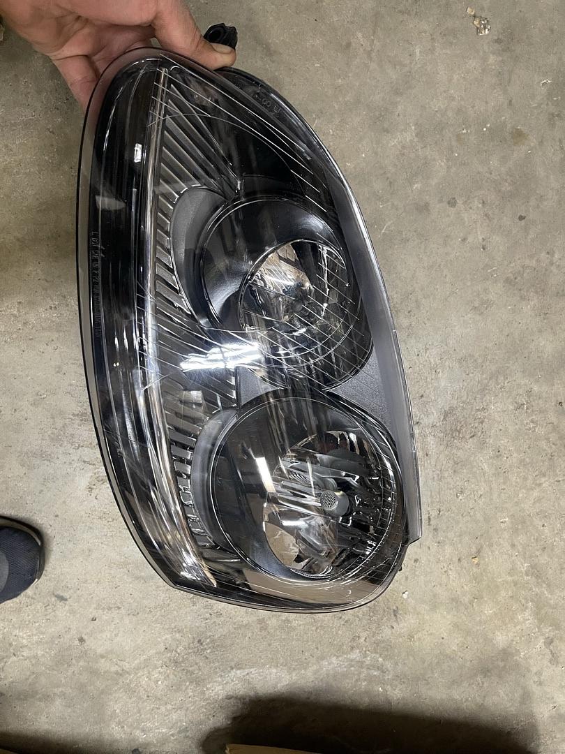 Left Side HL-OH-VW05-BK Volkswagon Jetta / Golf / Rabbit / GTI Black housing Headlights for 2005 to 2010