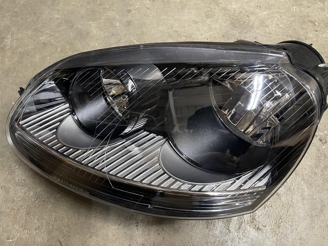 Left Side HL-OH-VW05-BK Volkswagon Jetta / Golf / Rabbit / GTI Black housing Headlights for 2005 to 2010