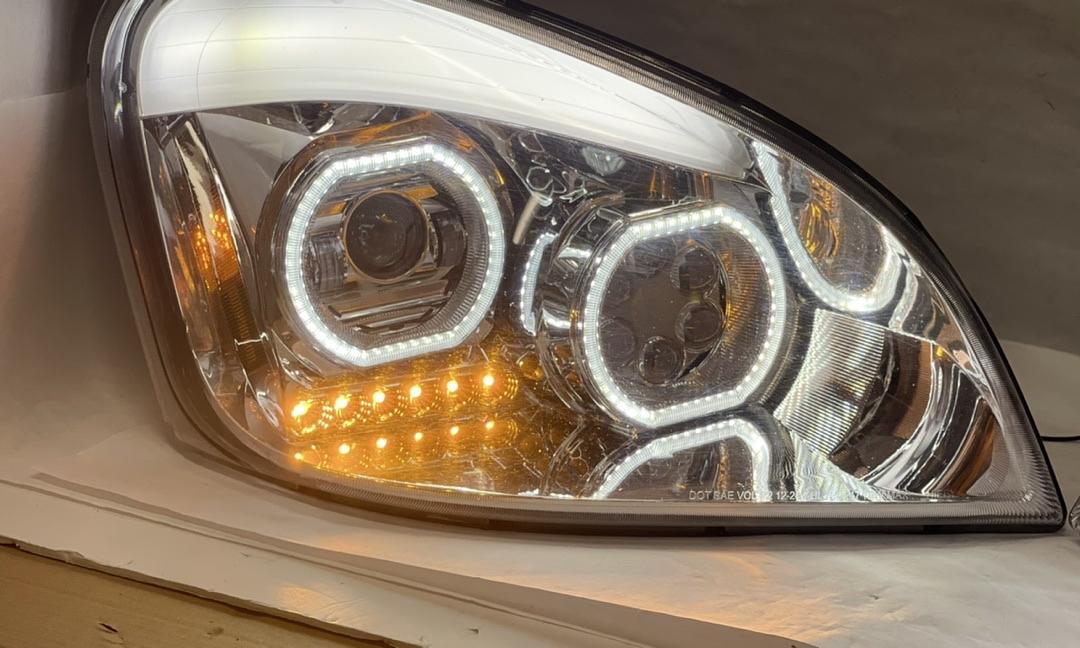 AS IS HL-HAY-002-CH Chrome Amber Signal Dual Halo Full LED DRL Projector Headlights Replacement For 08-17 Cascadia