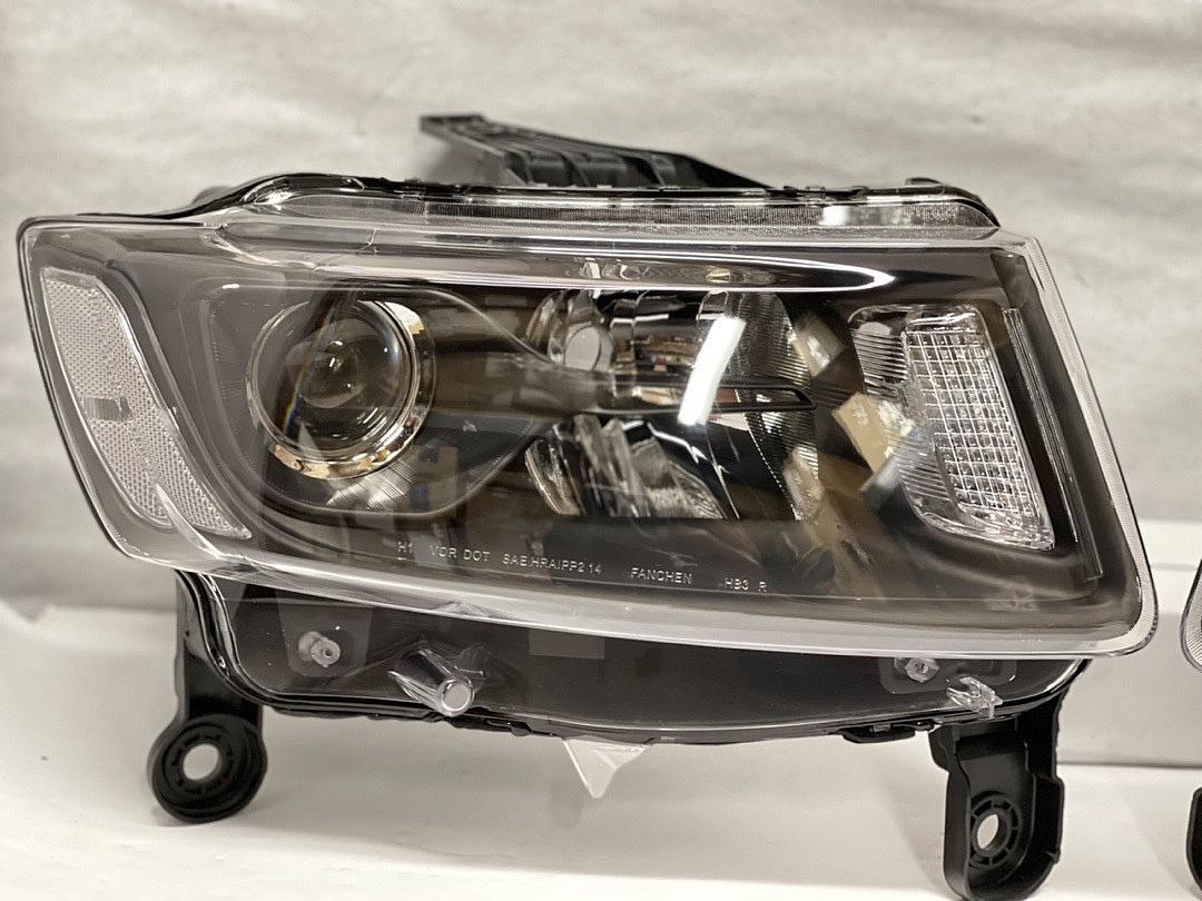 Black Housing Projector Headlights For 14-16 Grand Cherokee Pre Facelift