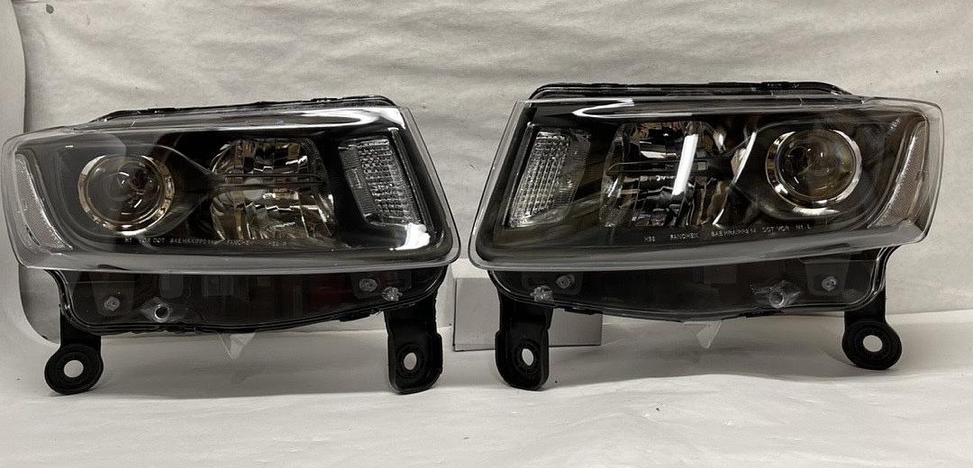 Black Housing Projector Headlights For 14-16 Grand Cherokee Pre Facelift