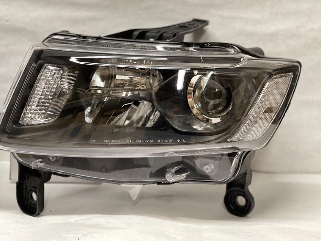 Black Housing Projector Headlights For 14-16 Grand Cherokee Pre Facelift