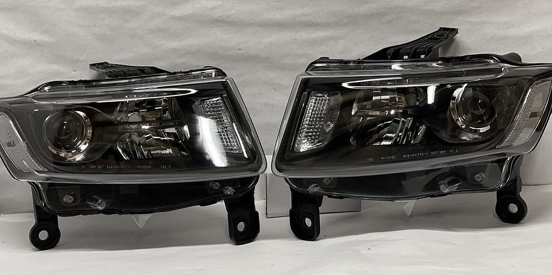 Black Housing Projector Headlights For 14-16 Grand Cherokee Pre Facelift