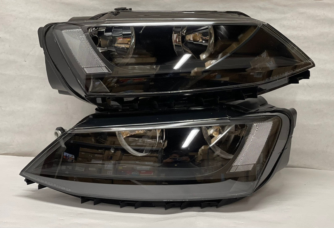 Black Housing Clear Corner Headlights Replacement For 11-18 Jetta 4-Door Sedan