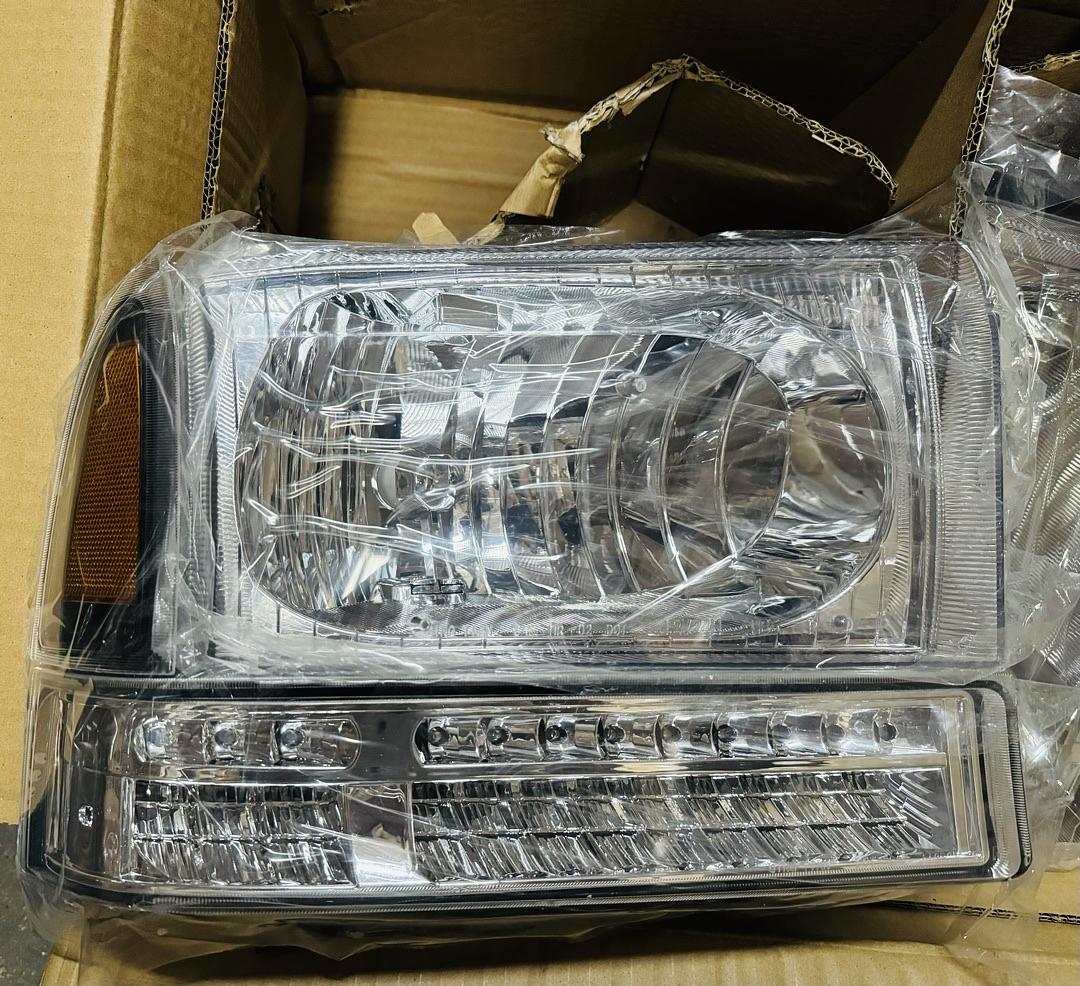 99-04 Ford F-250/ F-350/ F-450/ F-550 Super Duty Chrome Amber Headlights With LED DRL Compatible