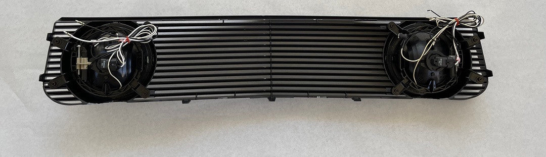 MUSTANG GRILLE W/FOG LIGHS 05-09