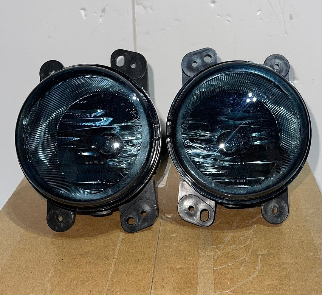 . 05-10 Chrysler 300 C SRT8 07-18 Jeep Wrangler JK Smoked Lens Fog Lights - W/Light Bulbs