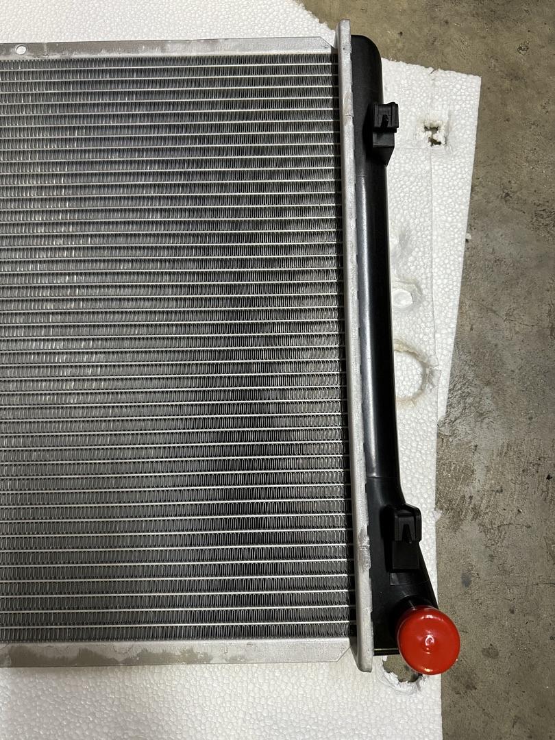 CHEVROLET CORVETTE 1997-20045.7 Fits Automatic Transmission Models Factory Style Aluminum Cooling Radiator