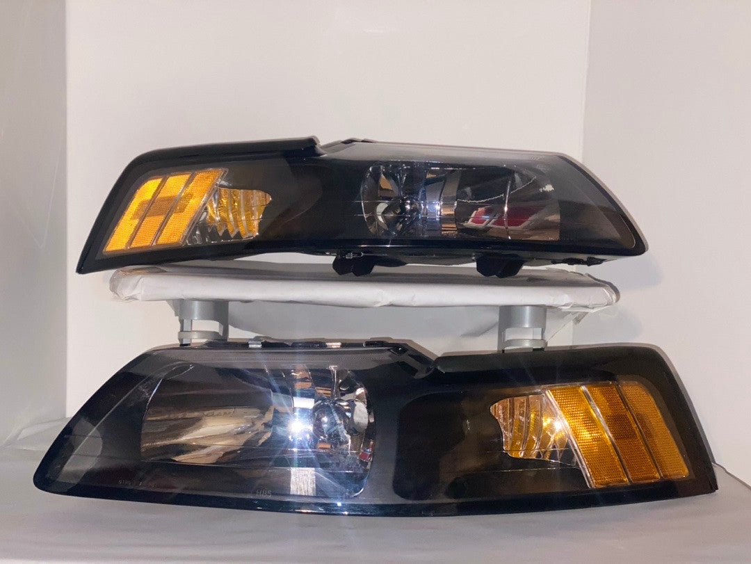99-04 Ford Mustang Black housing / clear reflectors
