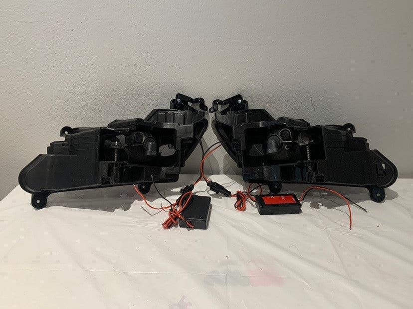 12-16 Hyundai Veloster Pair of Bumper Driving Fog Lights w/White LED DRL (Black Housing. Does not fit turbo model