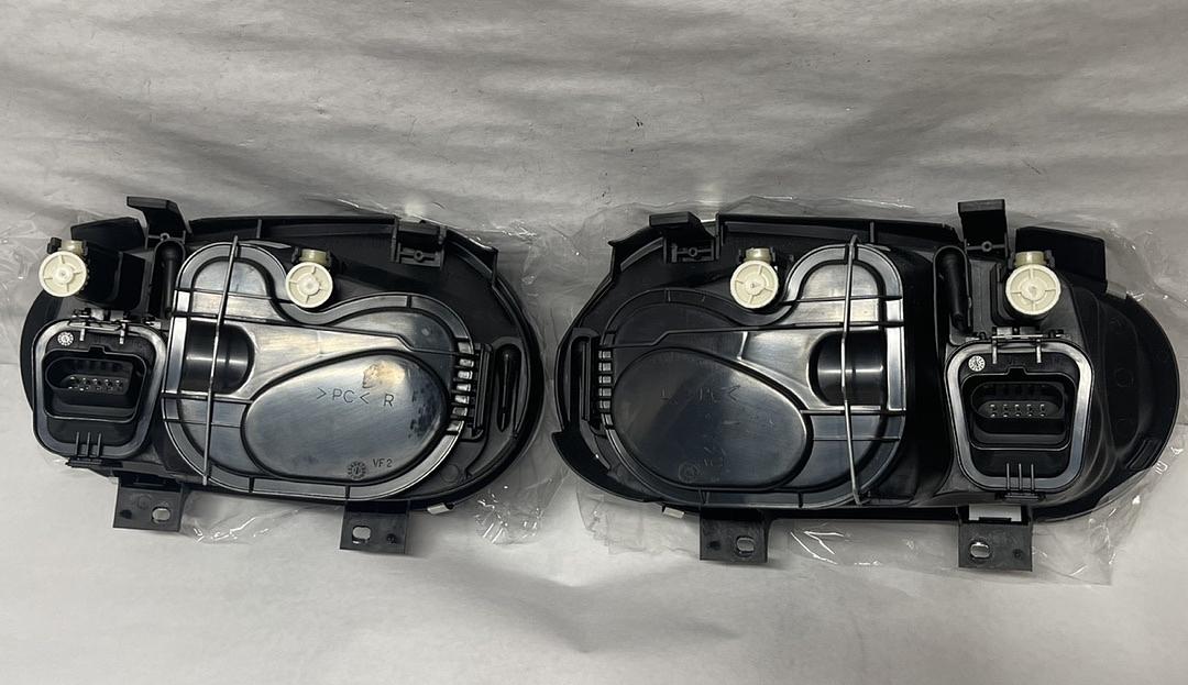 99-06 Volkswagen Golf Black Housing Clear