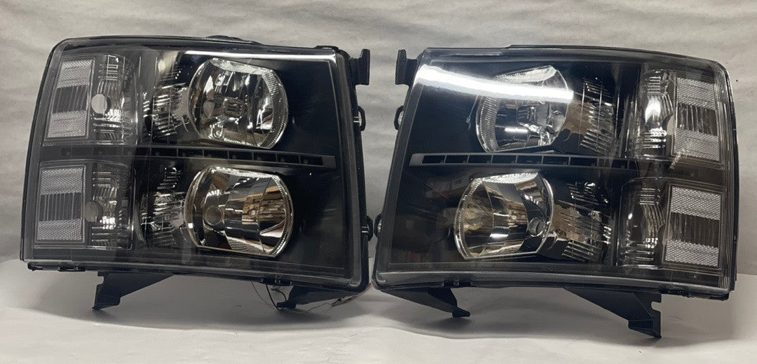 R HL-LED-CSIL07-BK-CL1 07 - 13 Chevy Silverado LED Headlights
