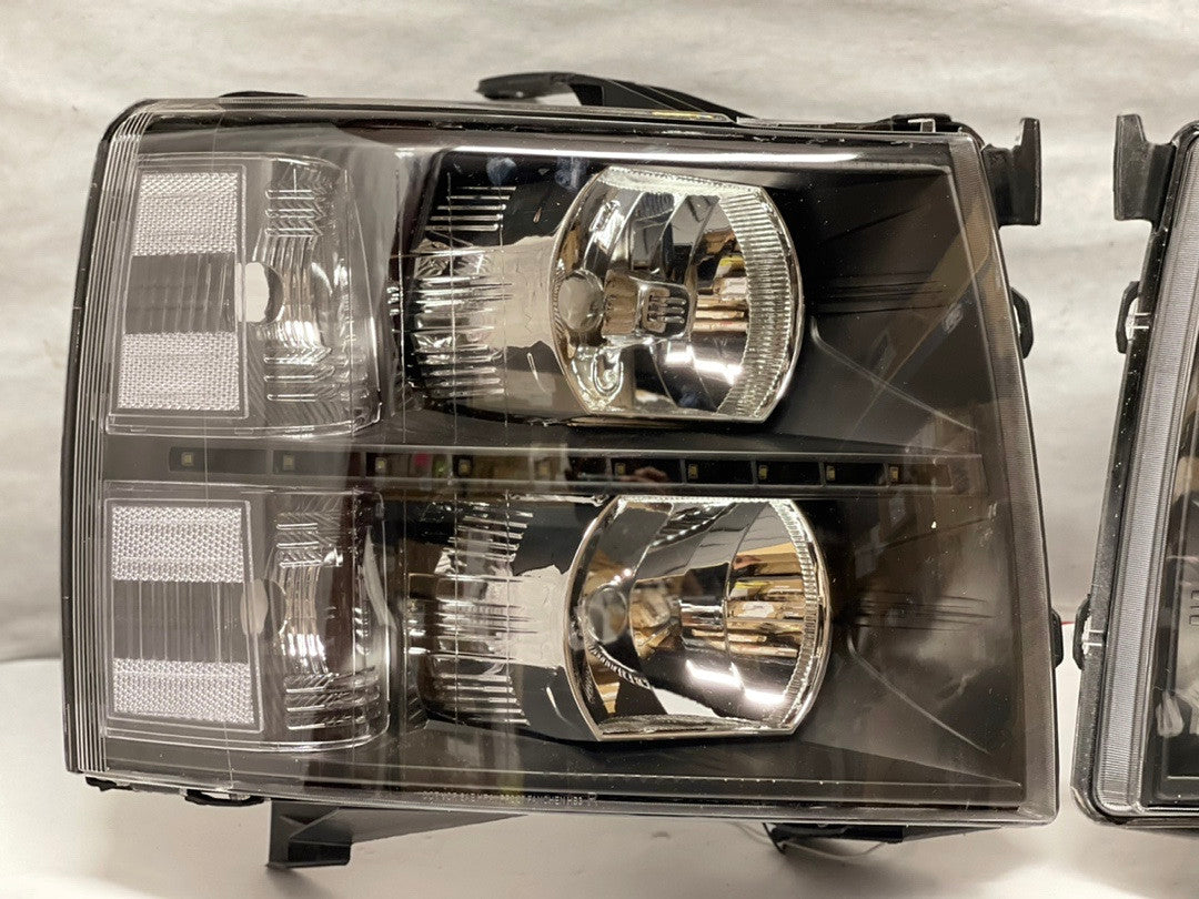 R HL-LED-CSIL07-BK-CL1 07 - 13 Chevy Silverado LED Headlights