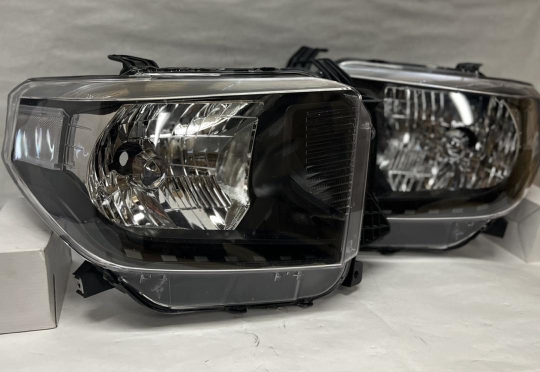14-17 Toyota Tundra Black housing with clear reflector headlights