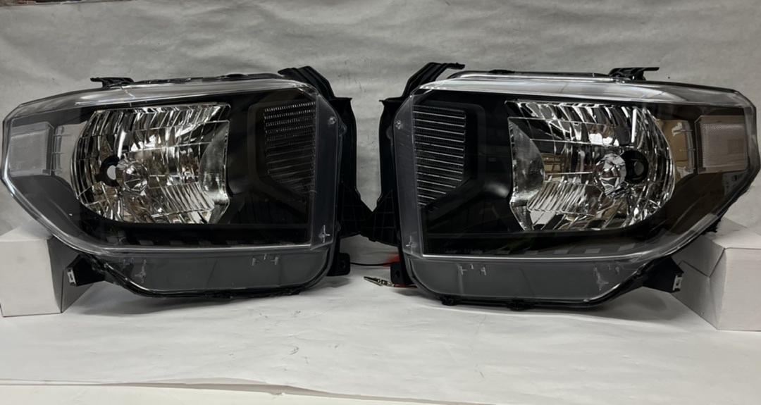 14-17 Toyota Tundra Black housing with clear reflector headlights