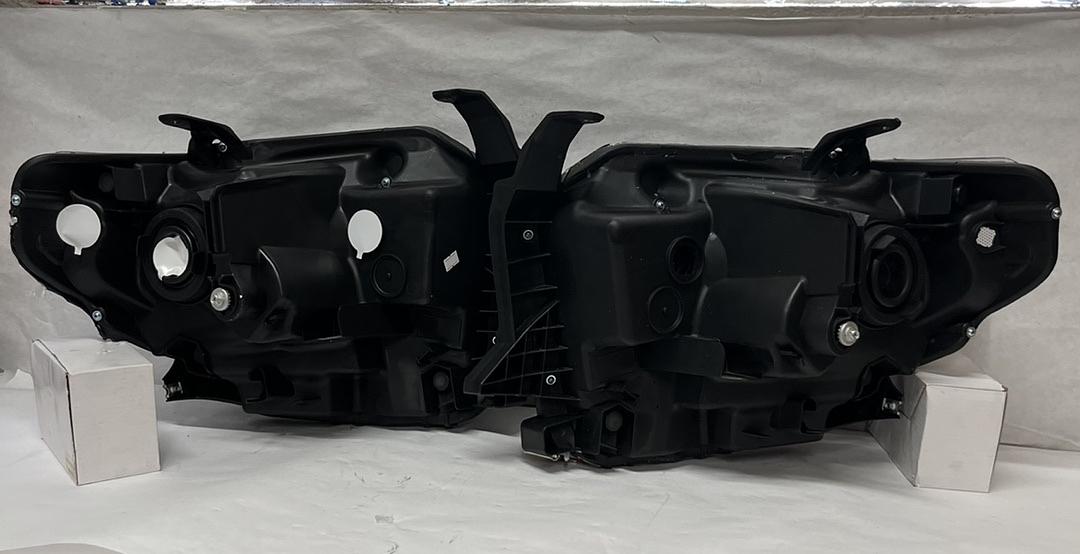 14-17 Toyota Tundra Black housing with clear reflector headlights