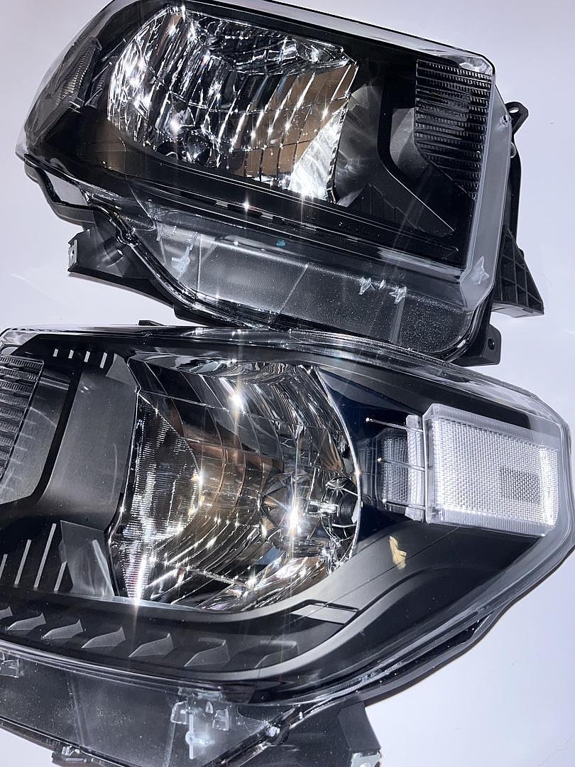 14-17 Toyota Tundra Black housing with clear reflector headlights
