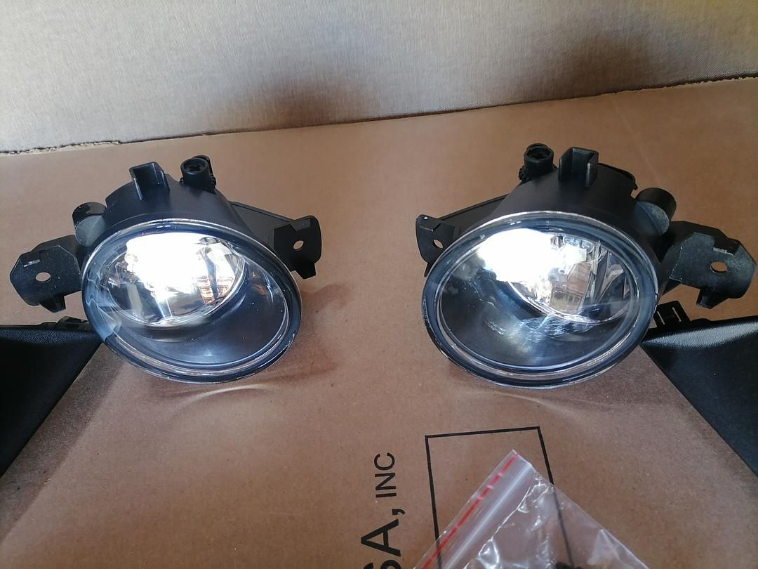 Pair of Chrome Smoked Lens Fog Lights w/Bezels Switch & Wiring Harness Compatible with 2013-2015 Nissan Altima Sedan