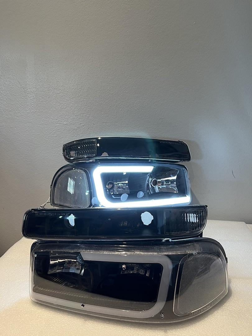 99-06 Sierra 1500/2500/3500 00-06 Yukon No Denali Trim