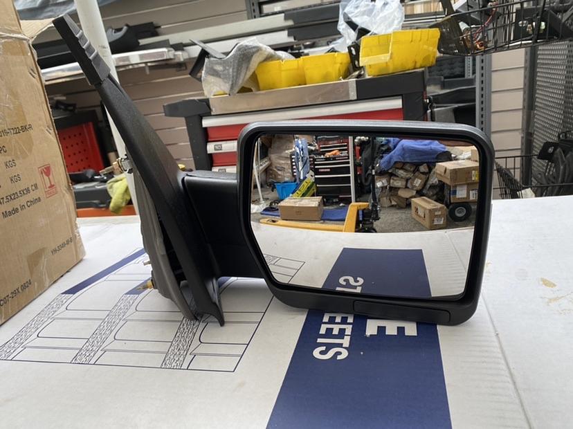 TWM -019 -T222-BK-R 04-14 Ford F-150 black manual folding towing mirror