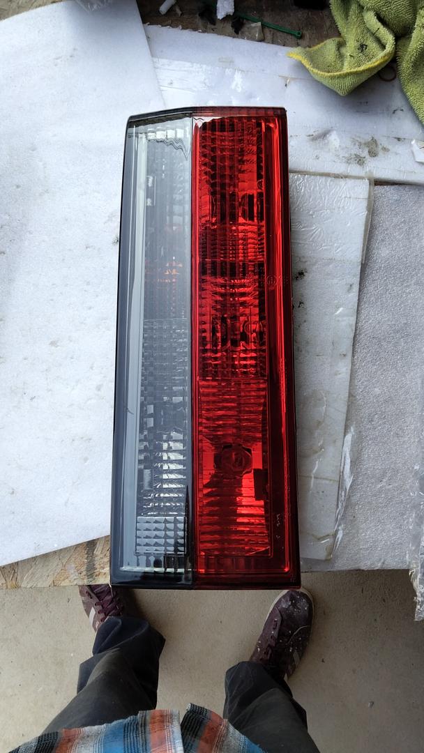 . Ensamblaje de Faros traseros del lado del Conductor y pasajero,
