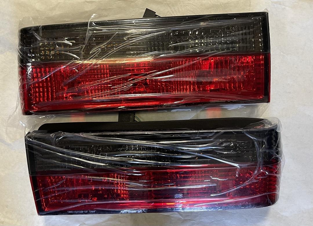 . Ensamblaje de Faros traseros del lado del Conductor y pasajero,