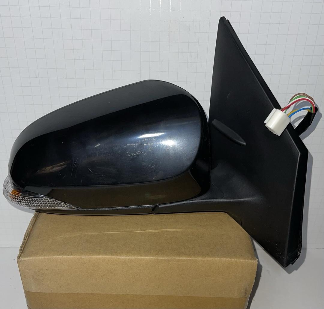 . Toyota Corolla Passenger Side Power / Heat / Signal Mirror for 2014 to 2019