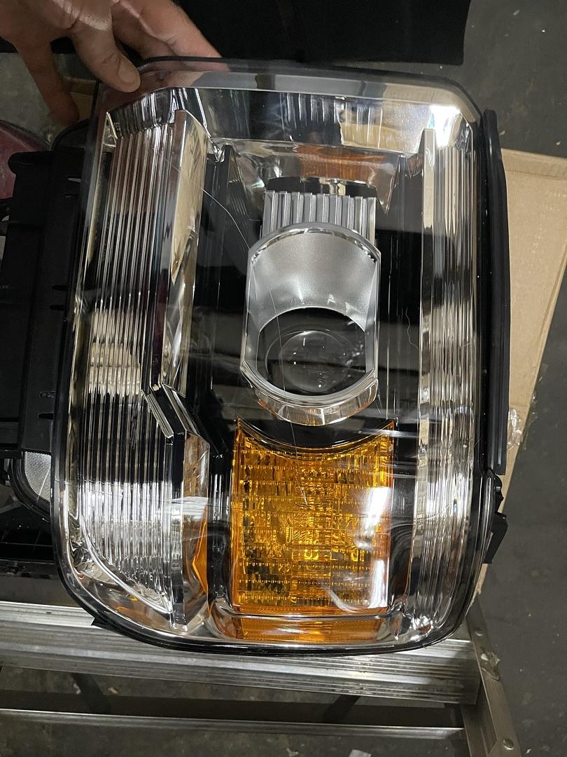 As IS Oem-hl-0057-l 14-15 gmc sierra amber black housing left side headlight non led drl and for halogen bulb only