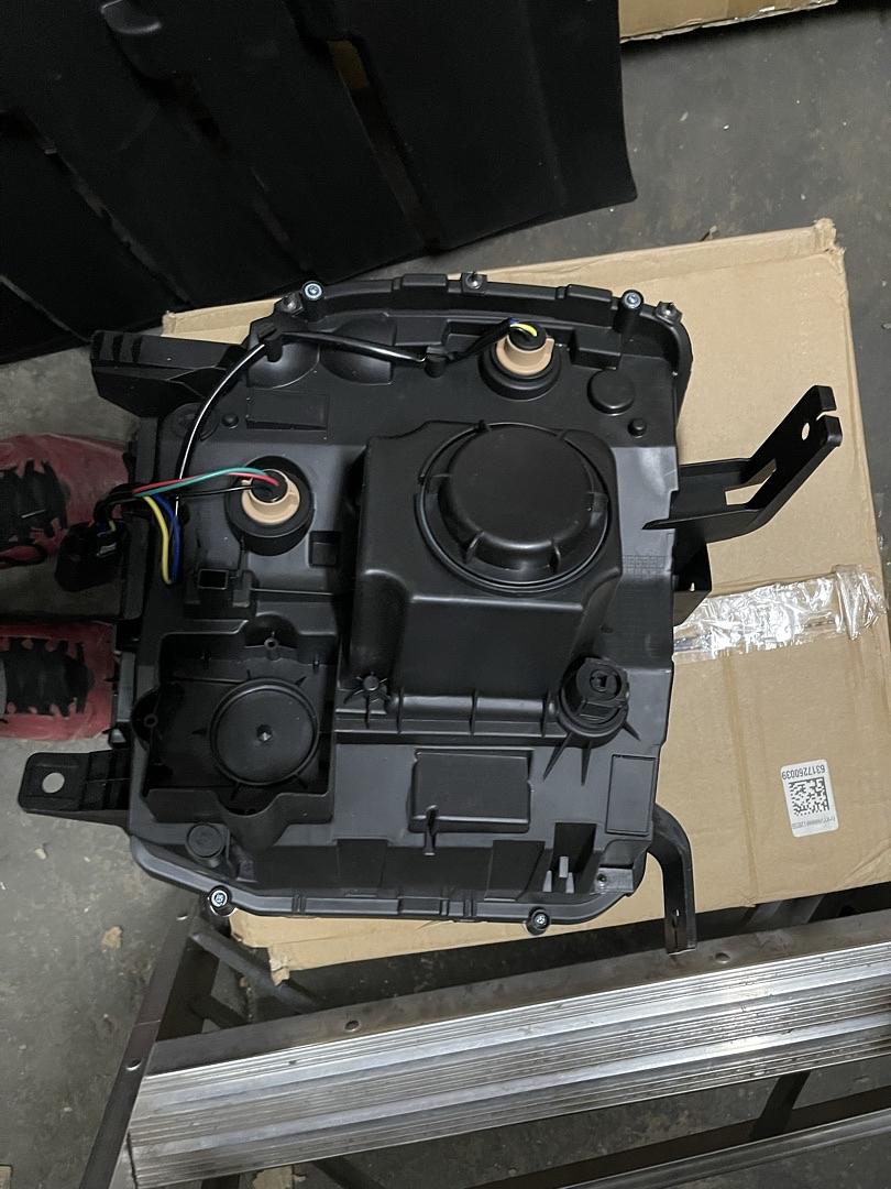 As IS Oem-hl-0057-l 14-15 gmc sierra amber black housing left side headlight non led drl and for halogen bulb only