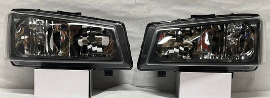 (Incomplete) HL-OH-CS03-4P-BK-CL1 Chevy Silverado / Avalanche Black Housing Headlights For 2003 To 2006