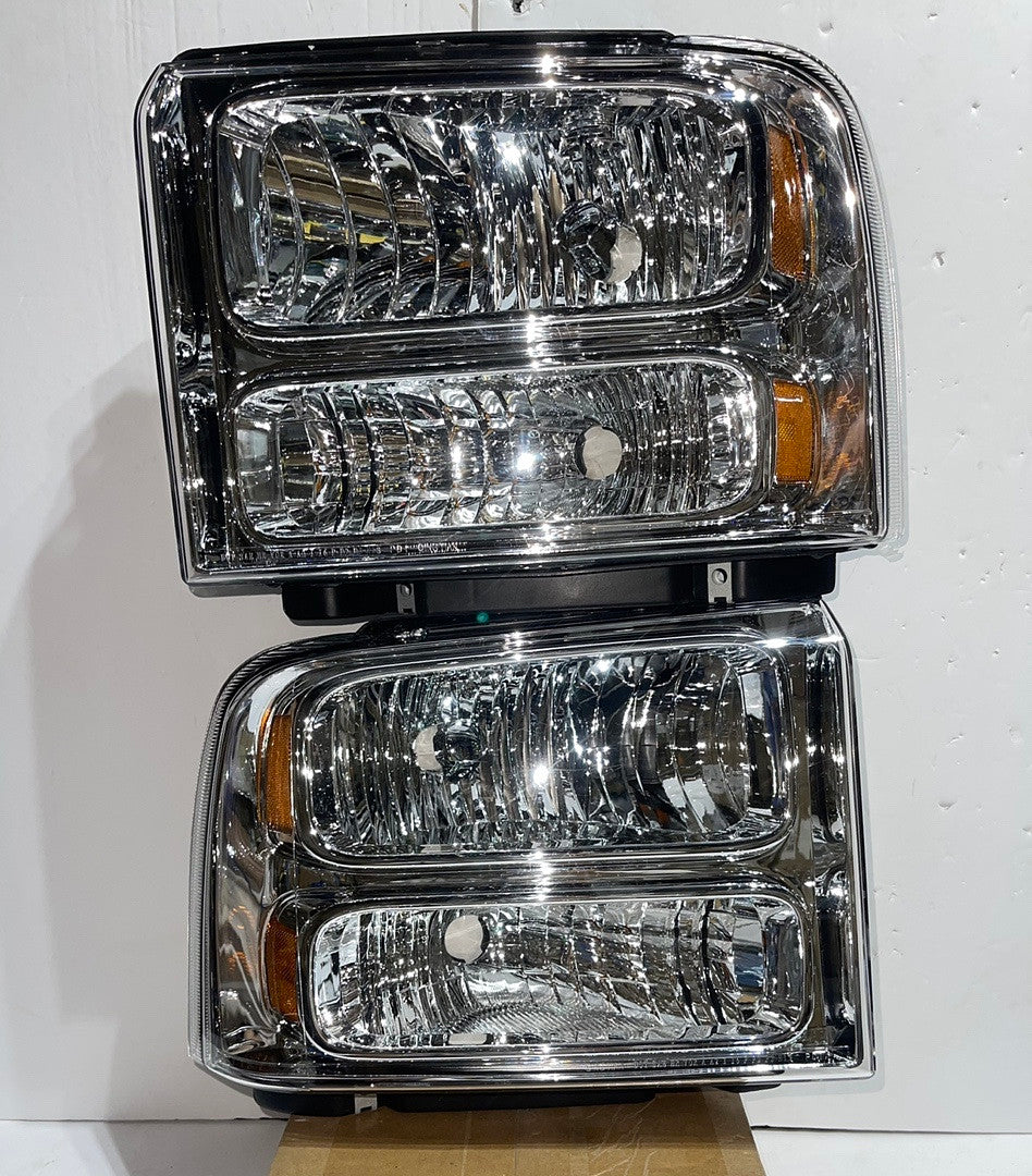 Headlights. Ford F-250 / F-550 Super Duty Headlights For 2005 To 2007
