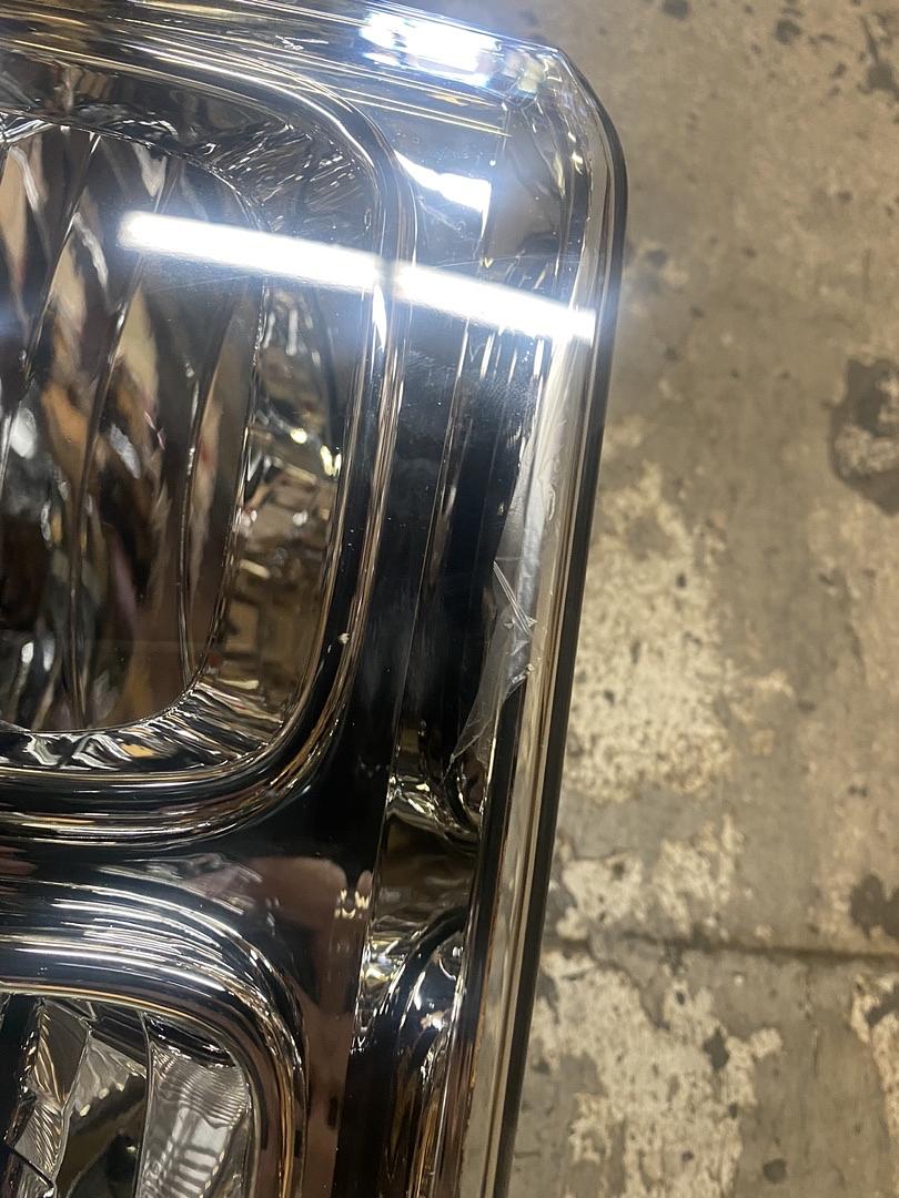 Headlights. Ford F-250 / F-550 Super Duty Headlights For 2005 To 2007