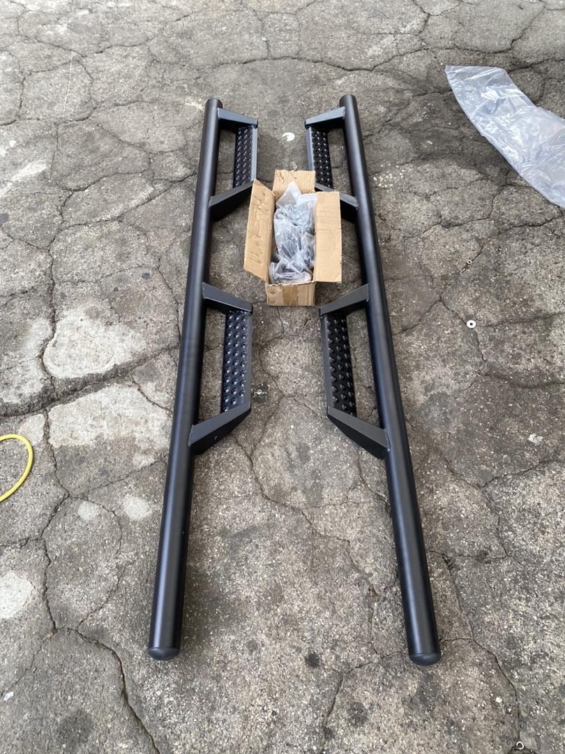 18 on Jeep Wrangler JL 4dr Black running boards (side steppers)